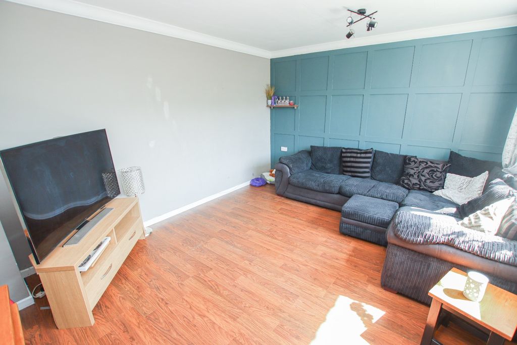 Property photo 2 of 15 4452451