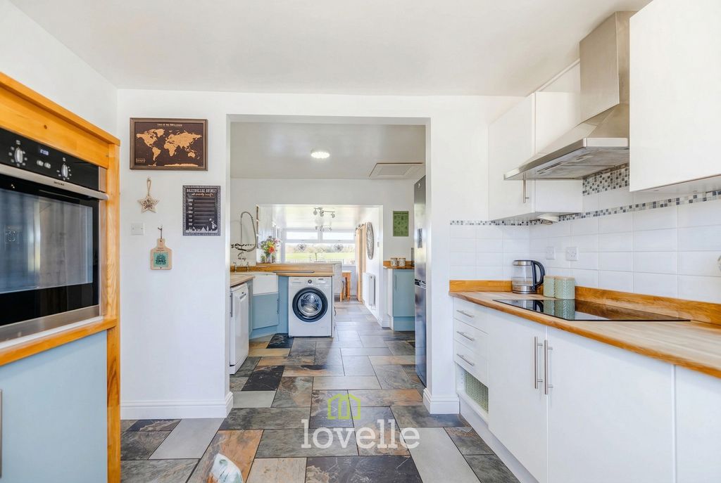 Property photo 3 of 33