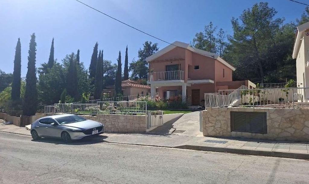 Property photo 2 of 16