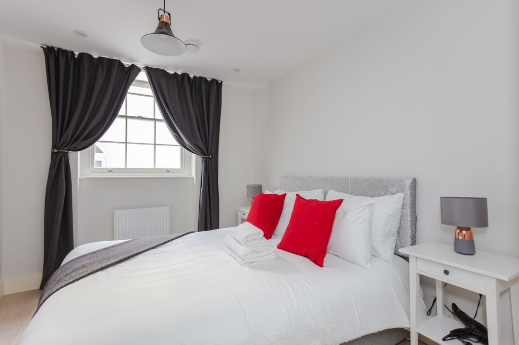 Property photo 3 of 28