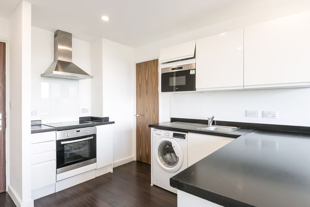 Property photo 1 of 9 Kitchen