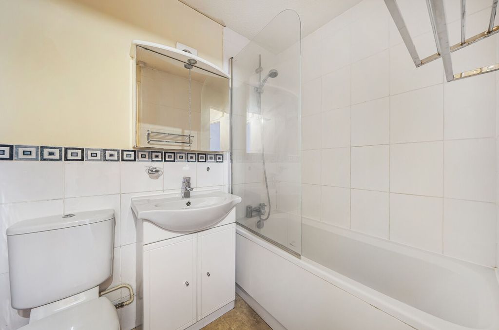 Additional image 7 of 1 bed flat for saleMeon Close, Petersfield GU32