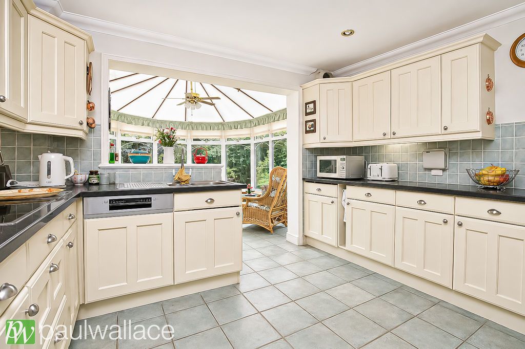Property photo 3 of 26 Kitchen