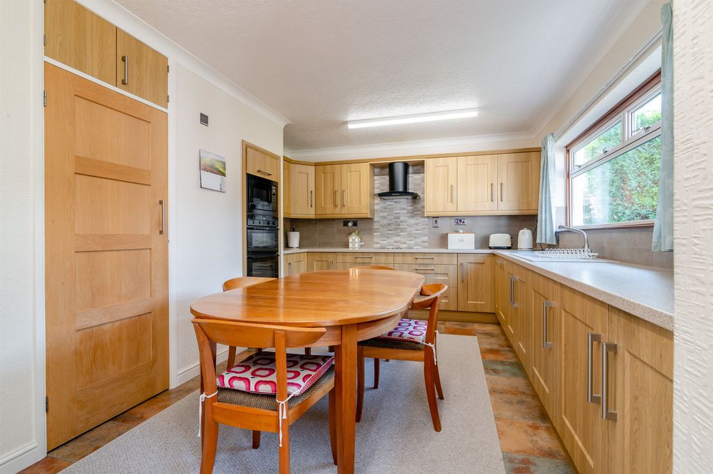 Property photo 3 of 27
