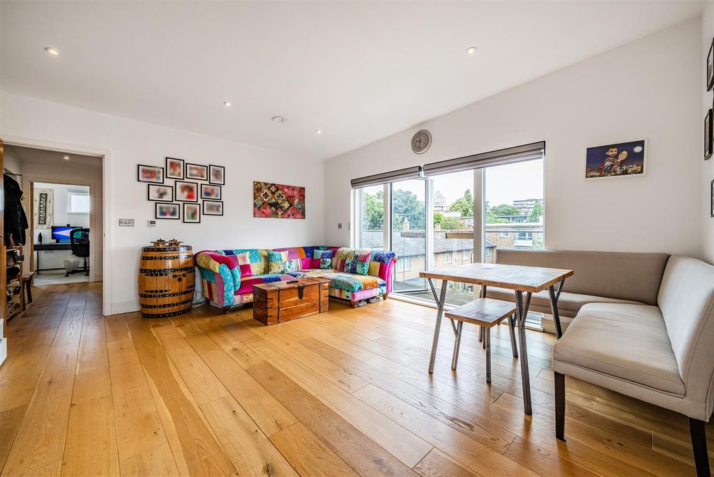 Property photo 2 of 20 Eden Harper Clarence Walk
