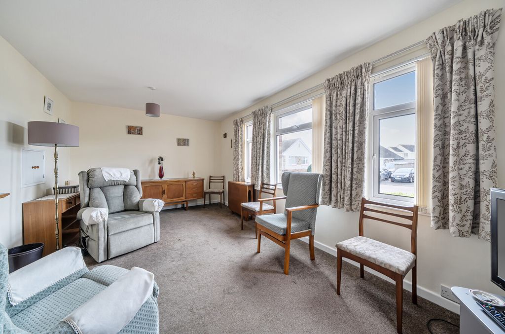 Property photo 2 of 20 Living Room