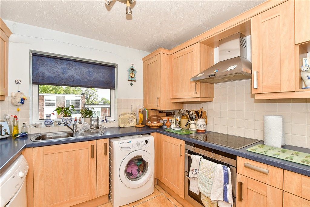 Property photo 3 of 10 Kitchen