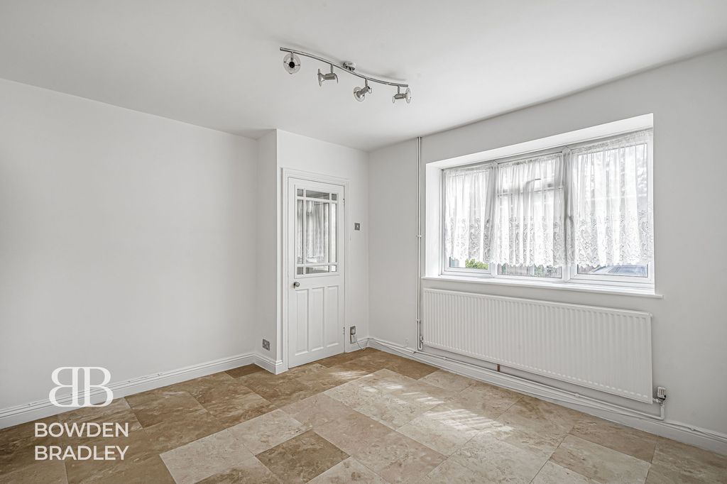 Property photo 3 of 25