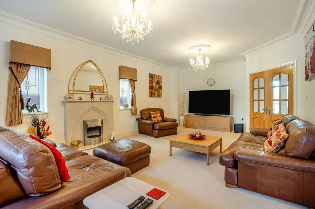 Property photo 3 of 34