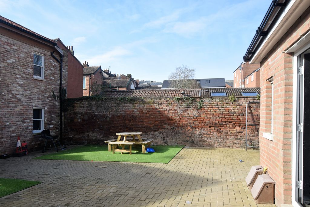 Property photo 2 of 9 Photo 04