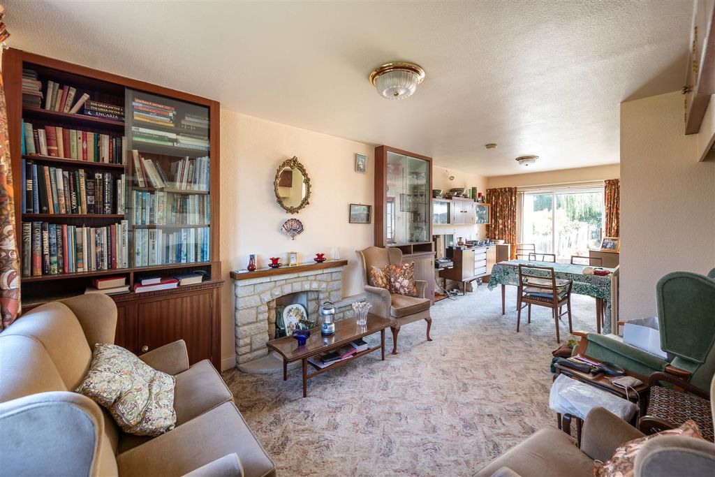 Property photo 2 of 20 36 Green Lane New-9.Jpg