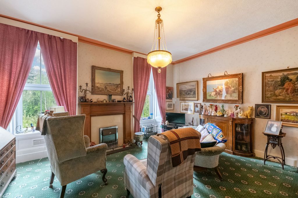 Property photo 2 of 31