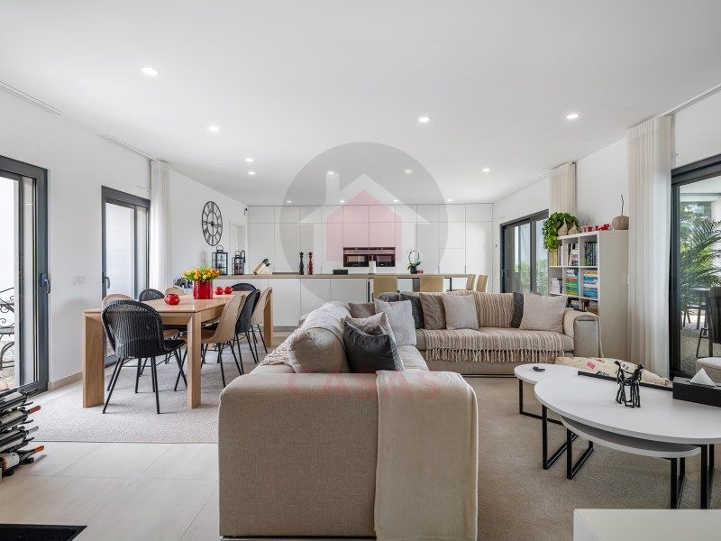 Property photo 2 of 42