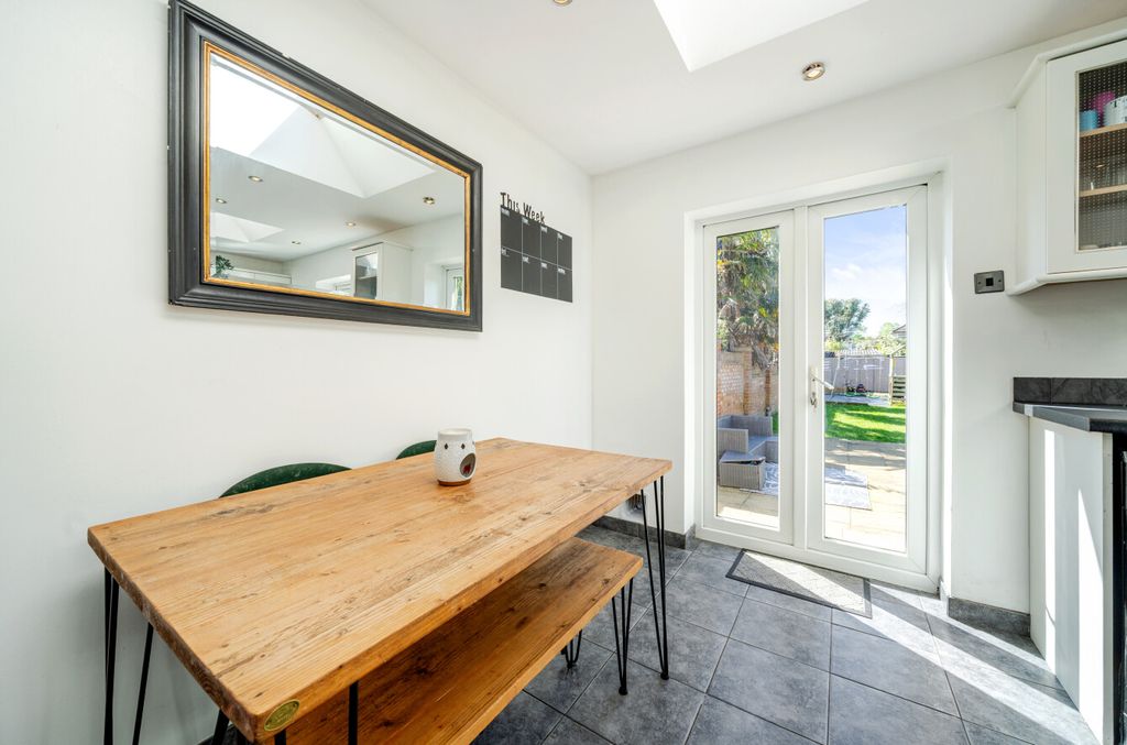 Property photo 3 of 17 Kit-Diner2