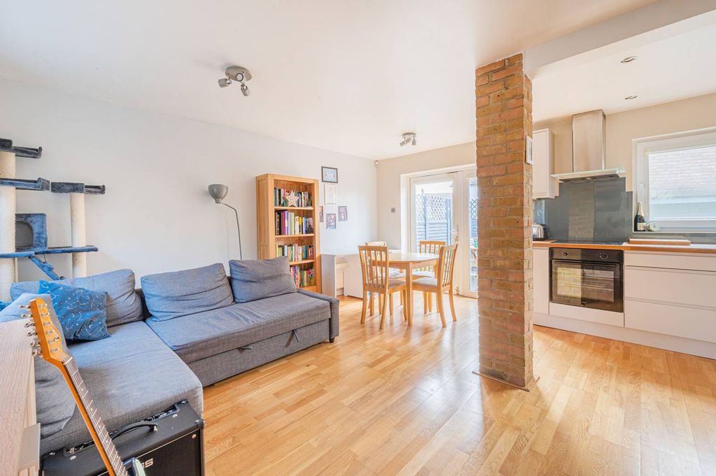 Property photo 2 of 9