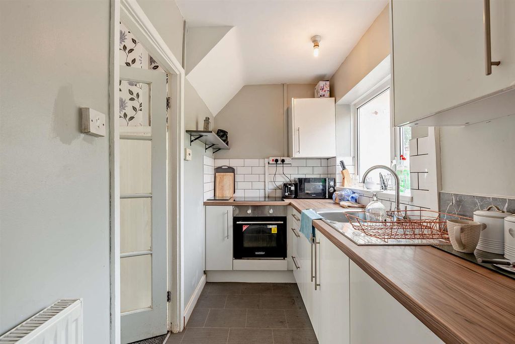Property photo 3 of 17 8659724-Interior03-800.Jpg