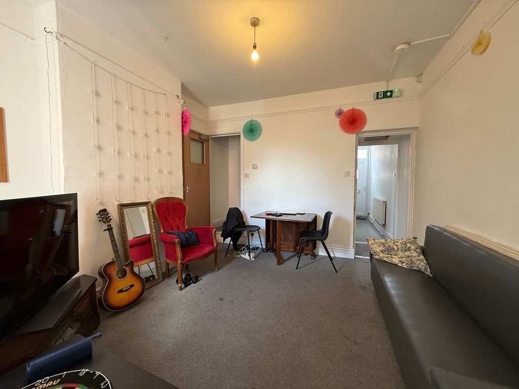 Property photo 3 of 6