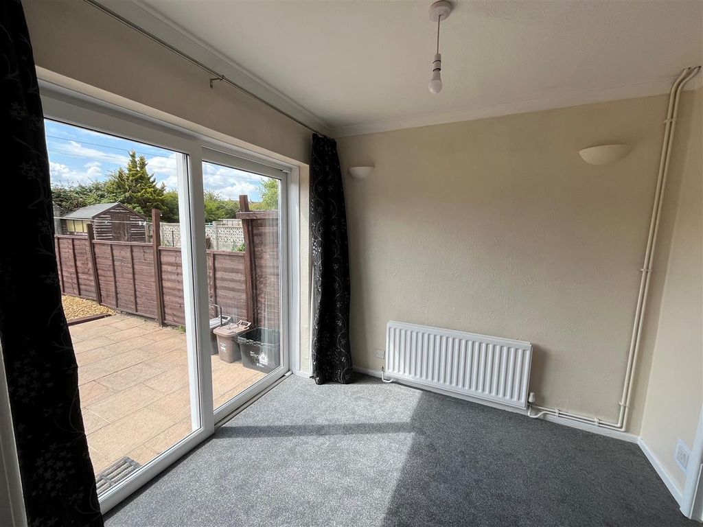 Property photo 3 of 15 Dining Area