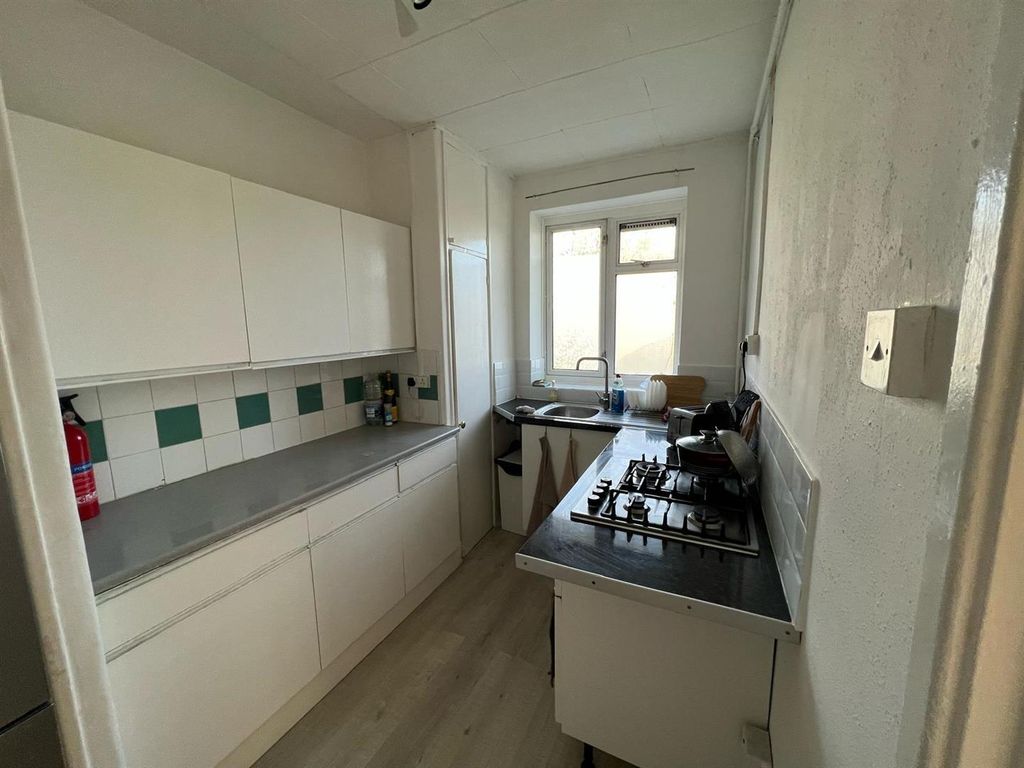 Property photo 2 of 8 22E47A06-Bab7-4d95-9d9B-E5636819B741.Jpg