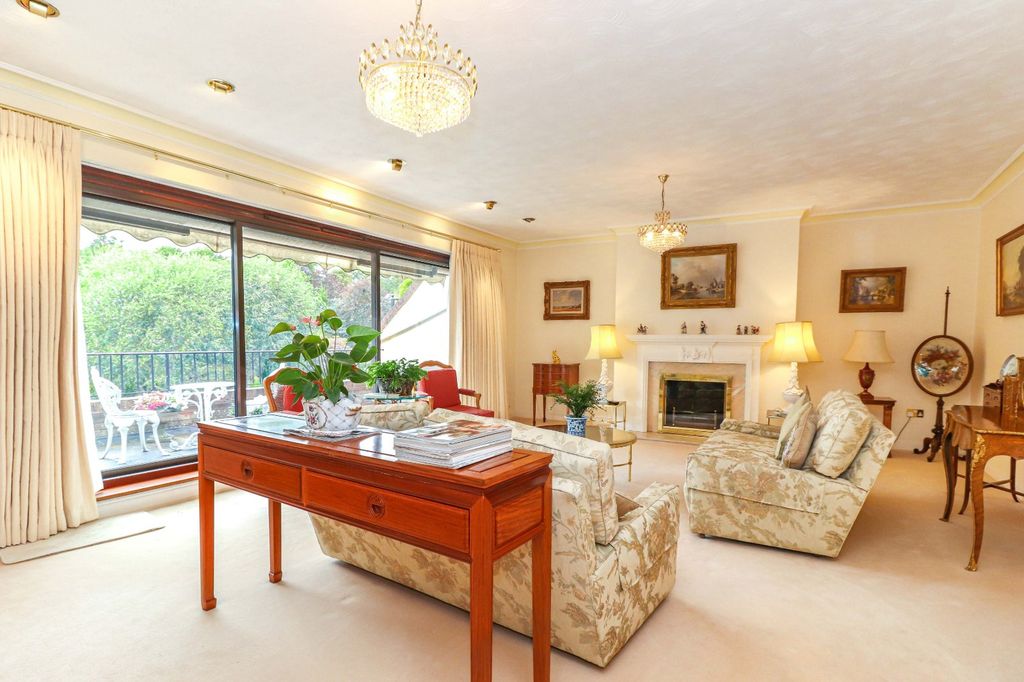 Property photo 2 of 11 Sitting Room