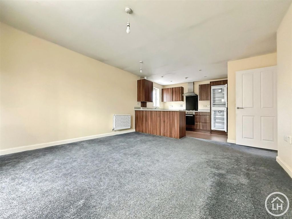 Property photo 2 of 10 Lounge / Kitchen