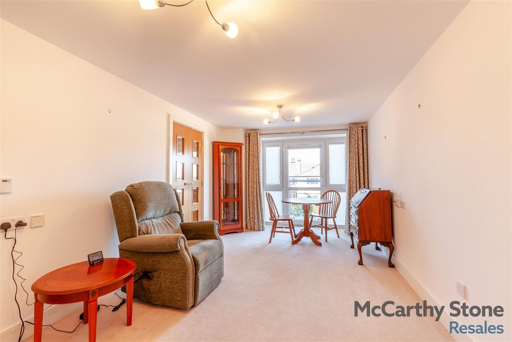 Property photo 2 of 19 8666554-Interior01.Jpg