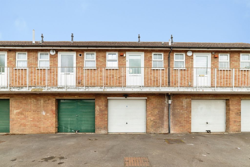 Property photo 1 of 8