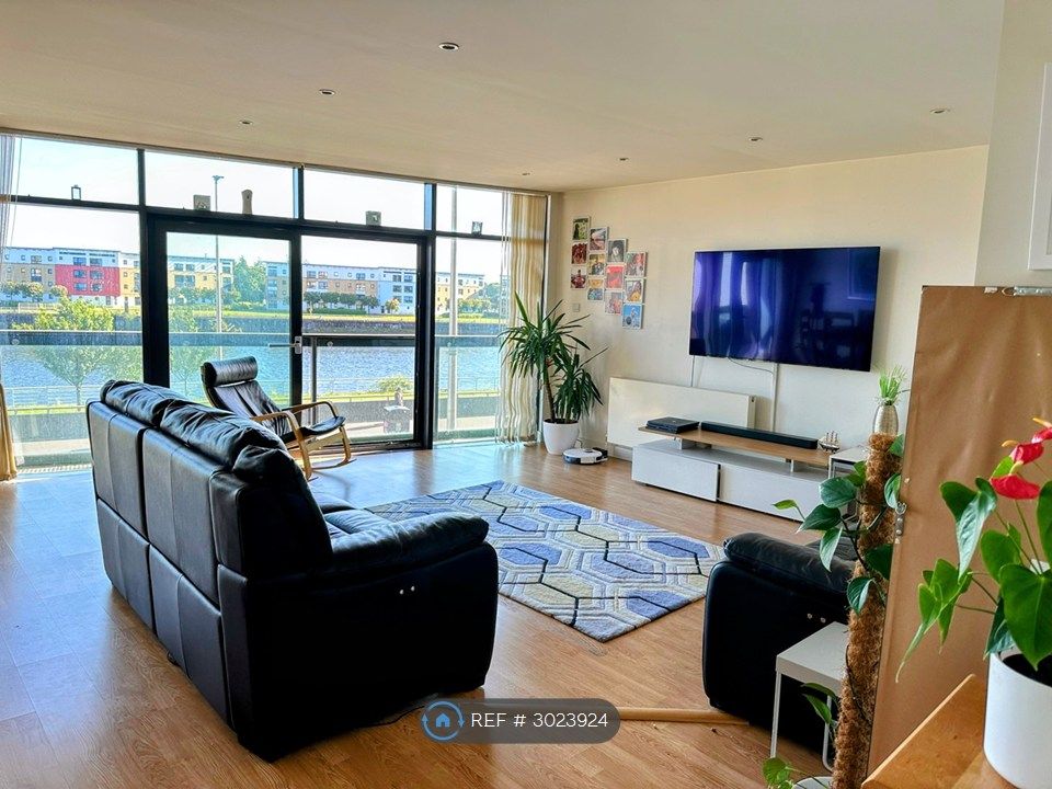 Property photo 3 of 11 Lounge