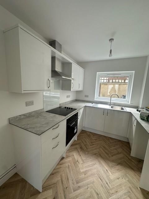 Property photo 2 of 12 Kitchen