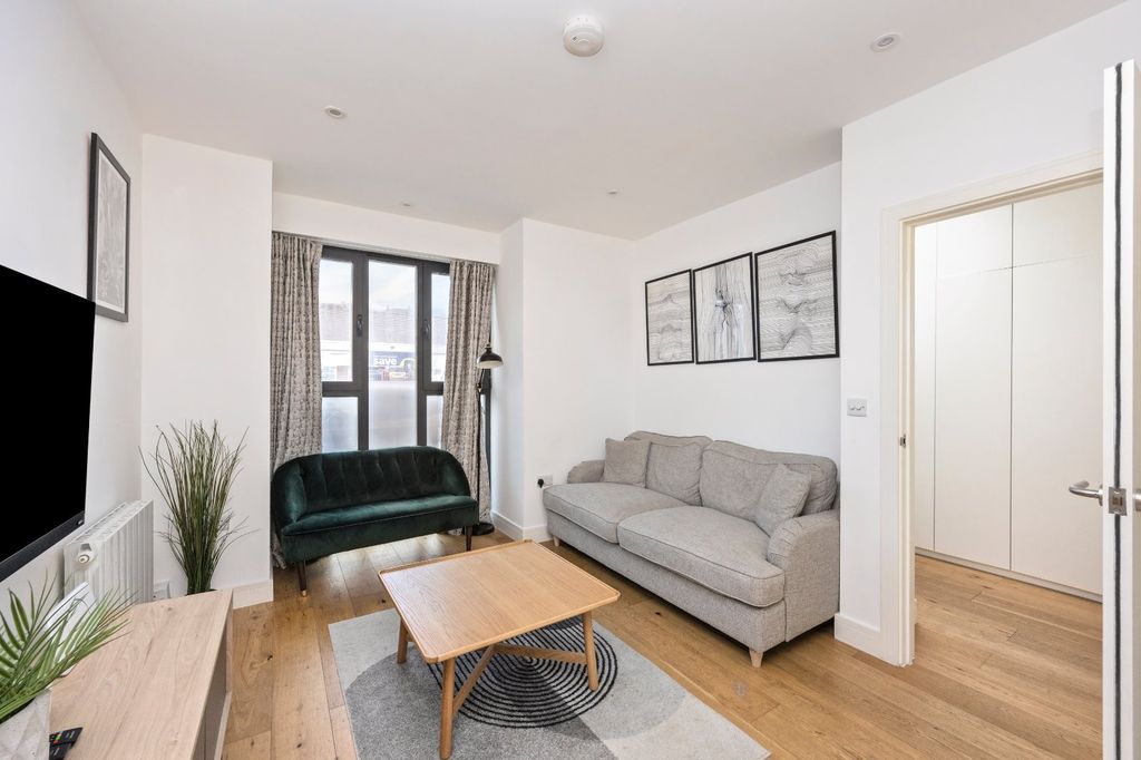 Property photo 3 of 13 Picture No. 23