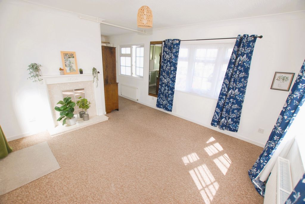 Property photo 3 of 9 Sitting Room