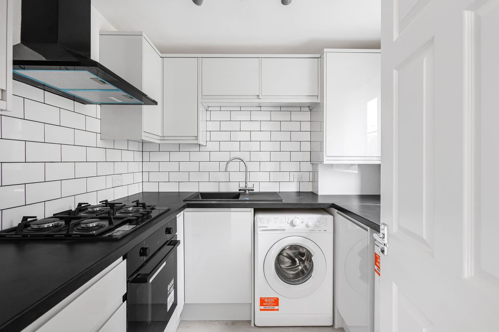 Property photo 3 of 10 Kitchen