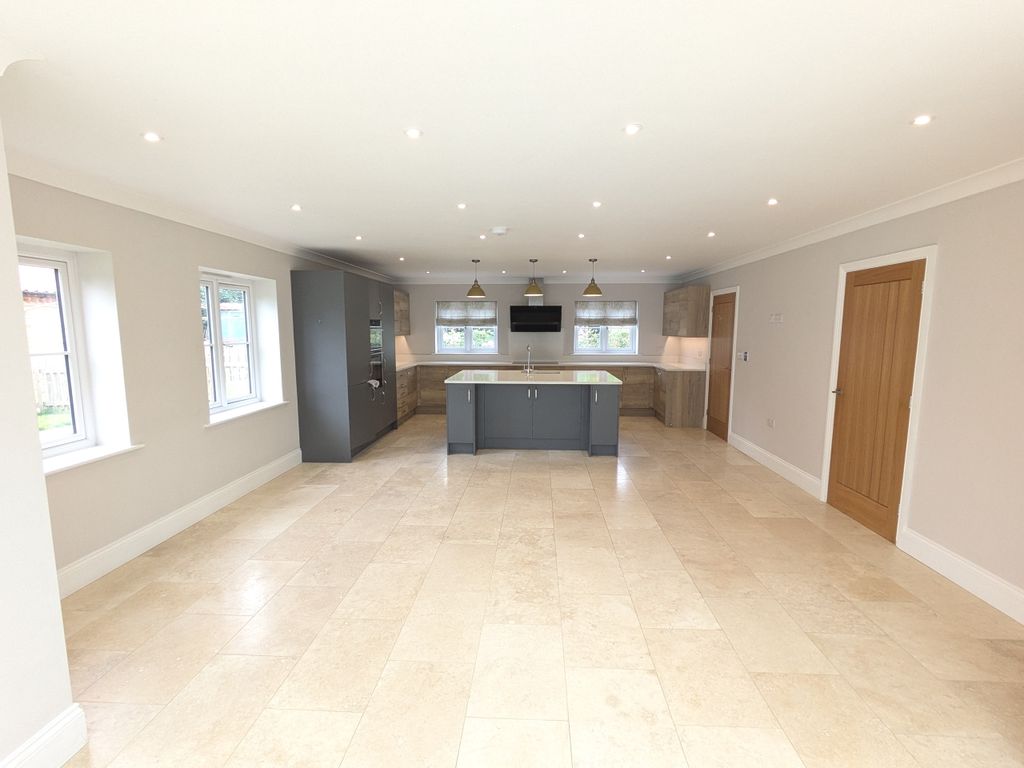 Property photo 3 of 46