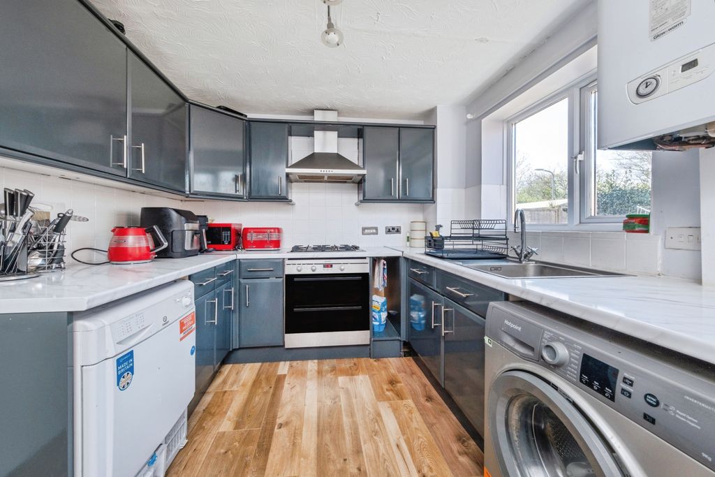 Property photo 2 of 20