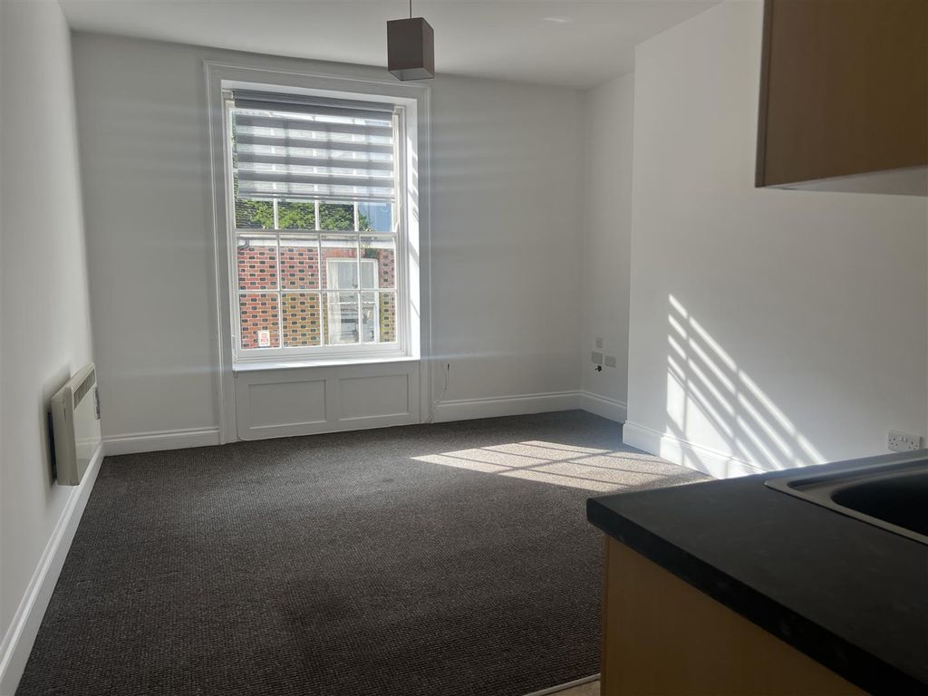 Property photo 3 of 12 Kitchen/Living Room