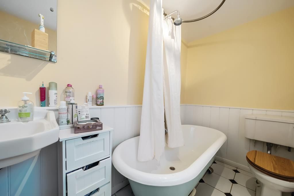 Property photo 3 of 10 Bathroom