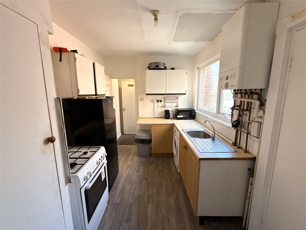 Property photo 3 of 17 Kitchen
