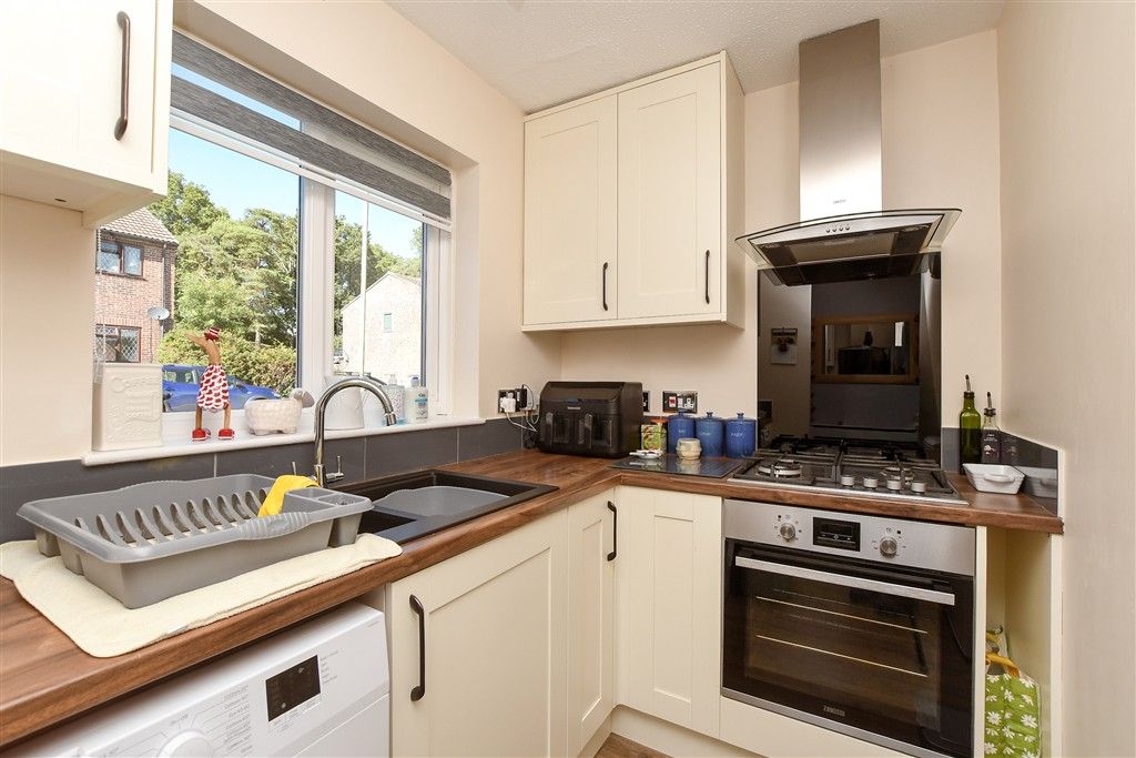 Property photo 2 of 11 Kitchen