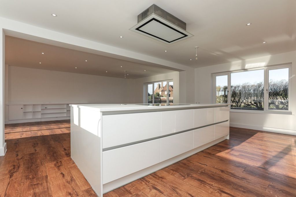 Property photo 3 of 24 Picture 3