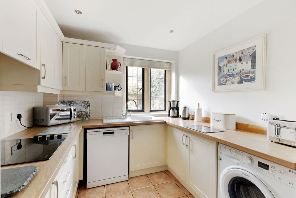 Property photo 3 of 23 Kitchen