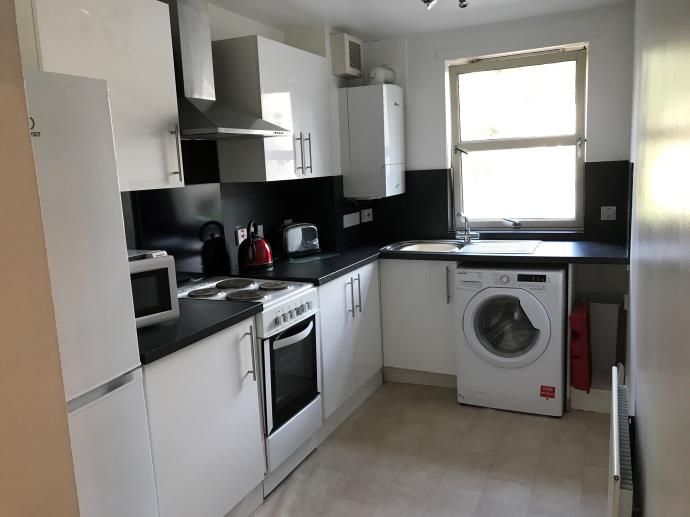 Property photo 3 of 8 Kitchen