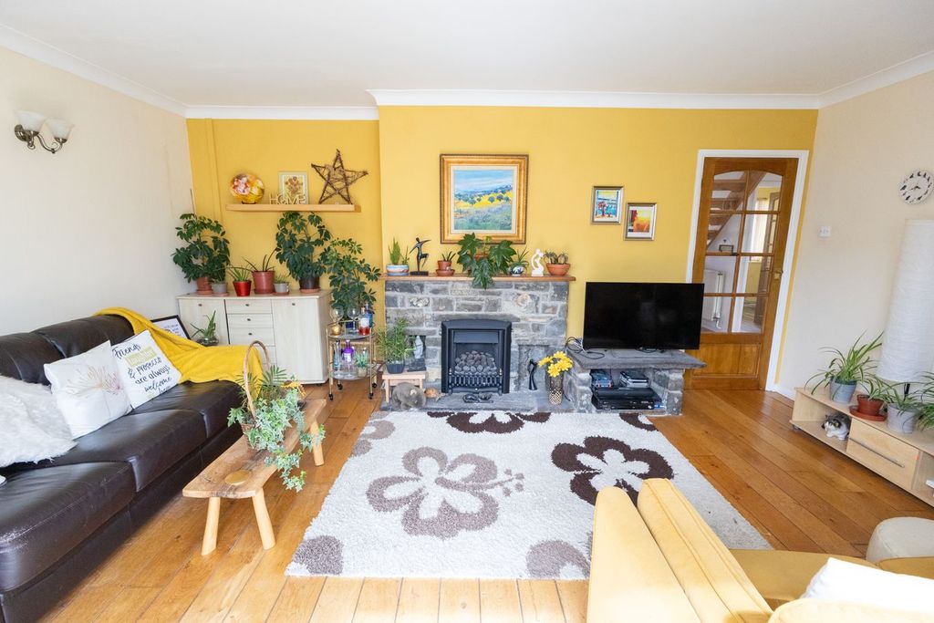 Property photo 3 of 25