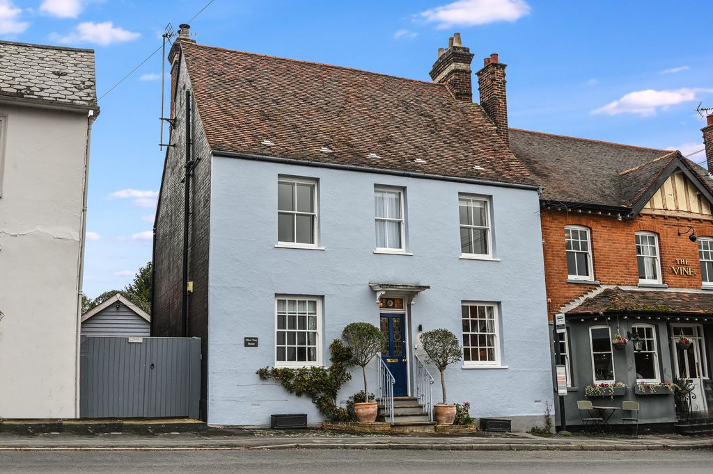 Property photo 1 of 32