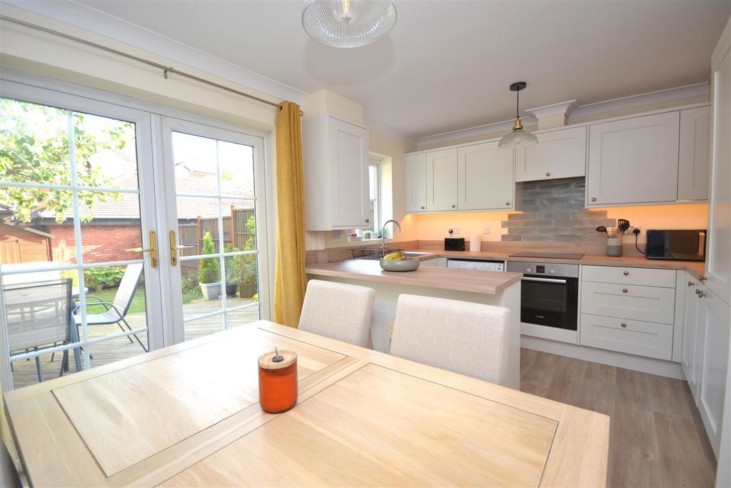 Property photo 2 of 17 Kitchen/ Dining Room