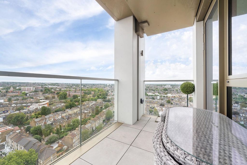 Property photo 2 of 17 Balcony (2).Jpg