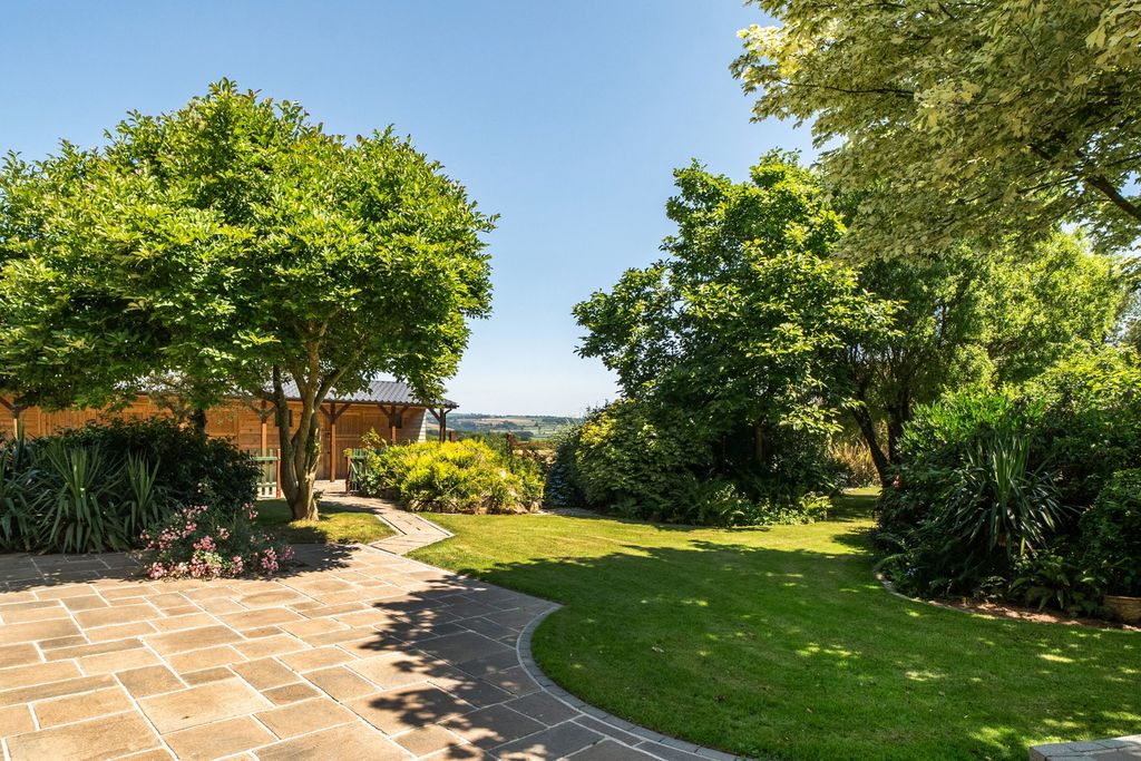 Property photo 2 of 36