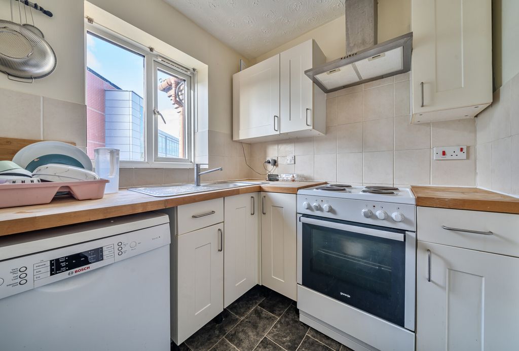 Property photo 3 of 8 1425618-11-69B193...