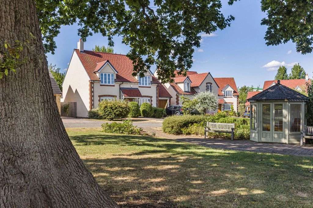 Property photo 1 of 20 Communal Gardens