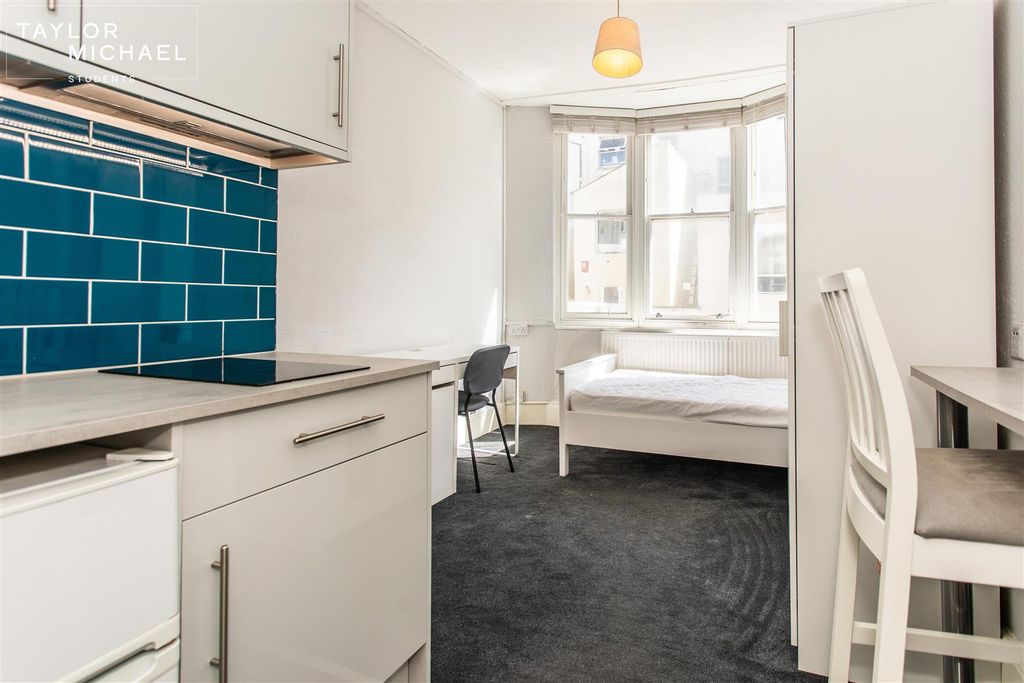 Property photo 1 of 12 Room