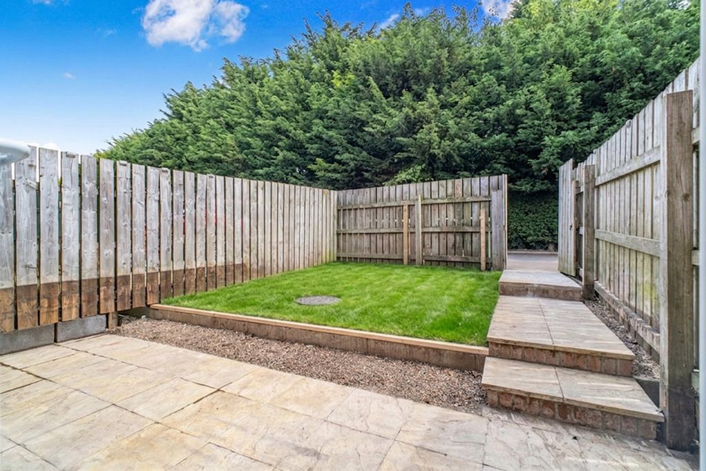 Property photo 2 of 27